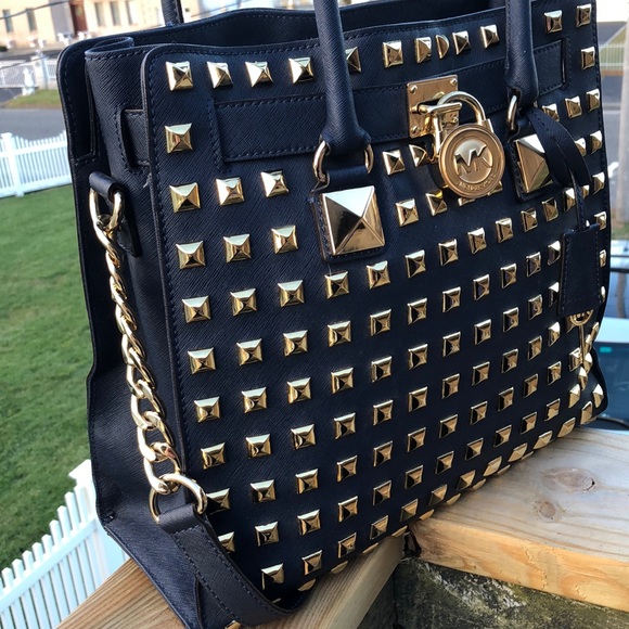 😍STUNNING 😍! Limited Edition Pyramid Stud Set 😍 - Picture 5 of 8